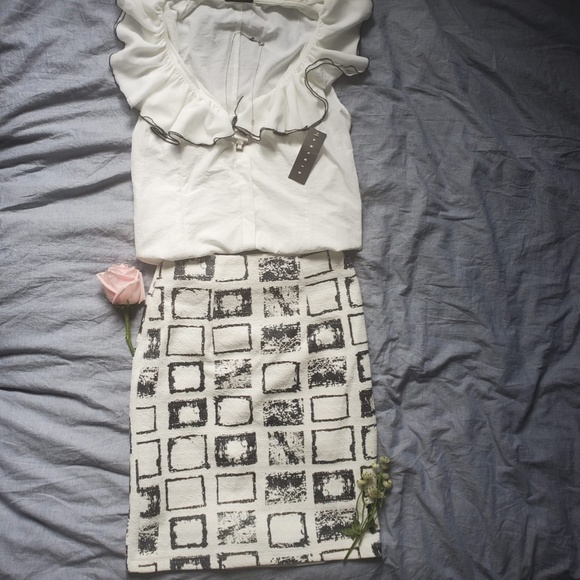 *Clearance*❗❗SISLEY Sleeveless White Blouse, Size M - Picture 2 of 8